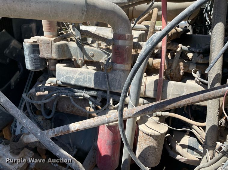 image for item MM9482 1991 Mack RD688S  winch truck