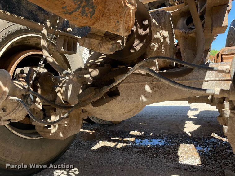 image for item MM9482 1991 Mack RD688S  winch truck