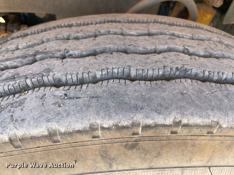 image for item MM9482 1991 Mack RD688S  winch truck