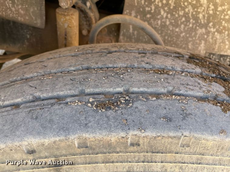 image for item MM9482 1991 Mack RD688S  winch truck