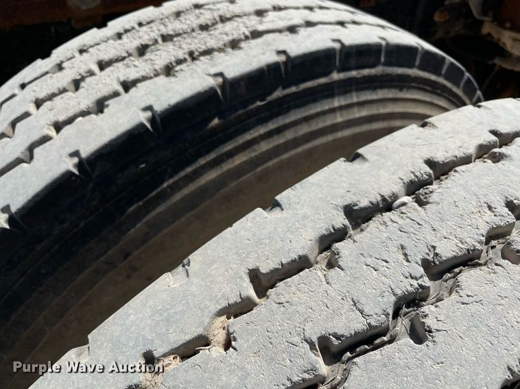 image for item MM9482 1991 Mack RD688S  winch truck