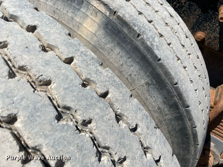 image for item MM9482 1991 Mack RD688S  winch truck