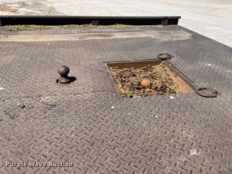 image for item MM9484 2004 International 4300  flatbed truck