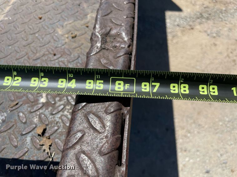 image for item MM9484 2004 International 4300  flatbed truck