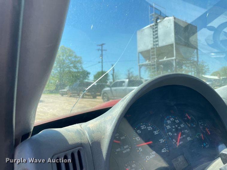 image for item MM9484 2004 International 4300  flatbed truck