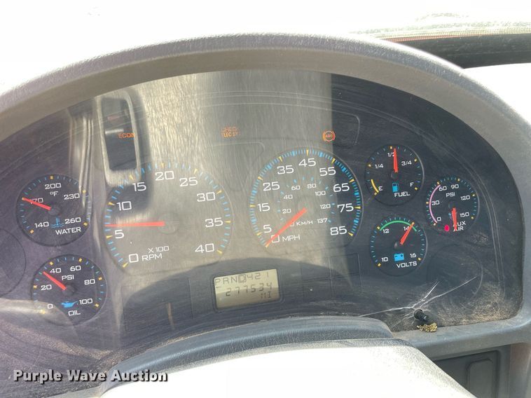 image for item MM9484 2004 International 4300  flatbed truck