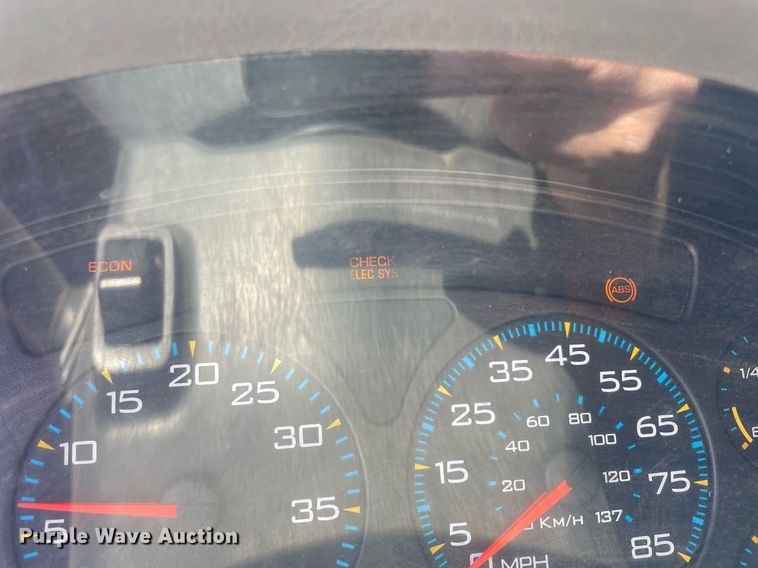 image for item MM9484 2004 International 4300  flatbed truck