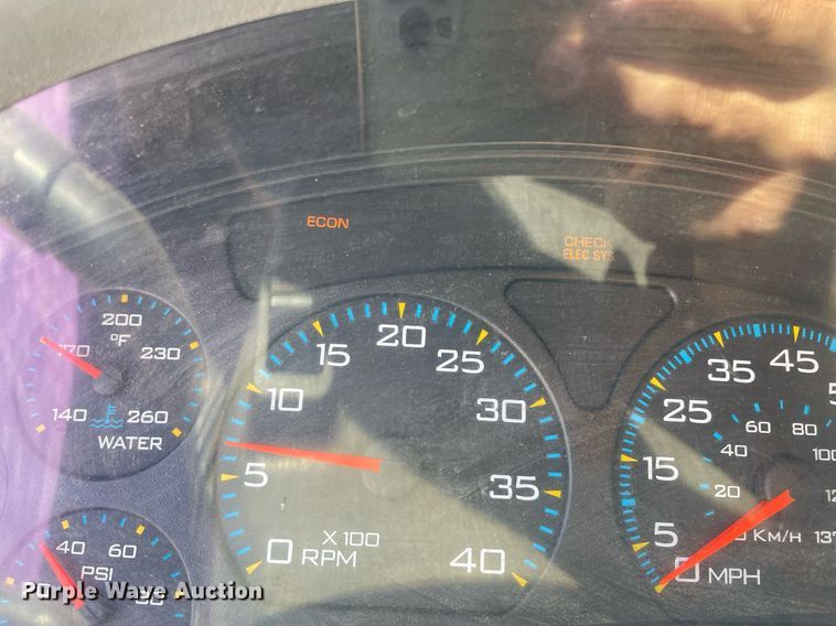 image for item MM9484 2004 International 4300  flatbed truck