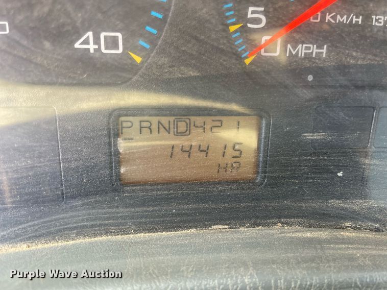 image for item MM9484 2004 International 4300  flatbed truck