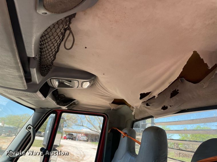 image for item MM9484 2004 International 4300  flatbed truck