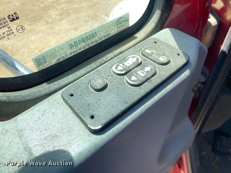 image for item MM9484 2004 International 4300  flatbed truck