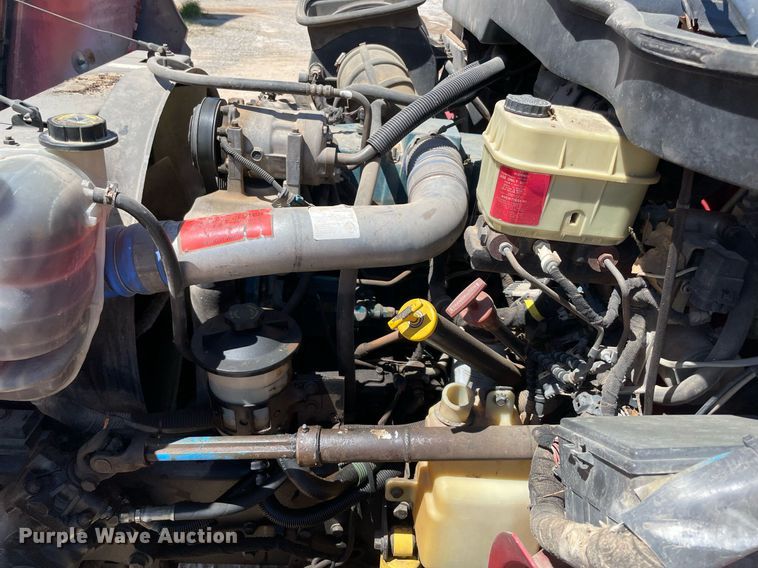 image for item MM9484 2004 International 4300  flatbed truck