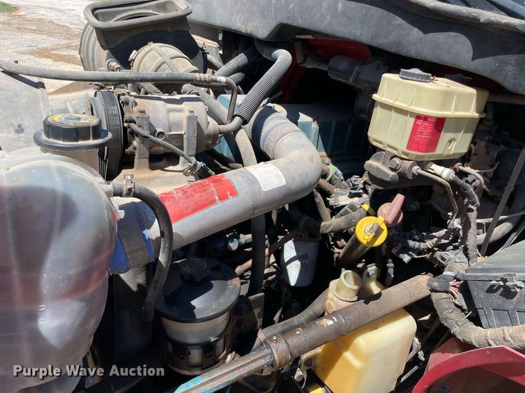 image for item MM9484 2004 International 4300  flatbed truck