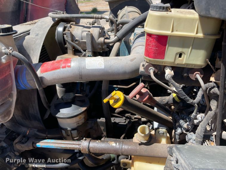 image for item MM9484 2004 International 4300  flatbed truck