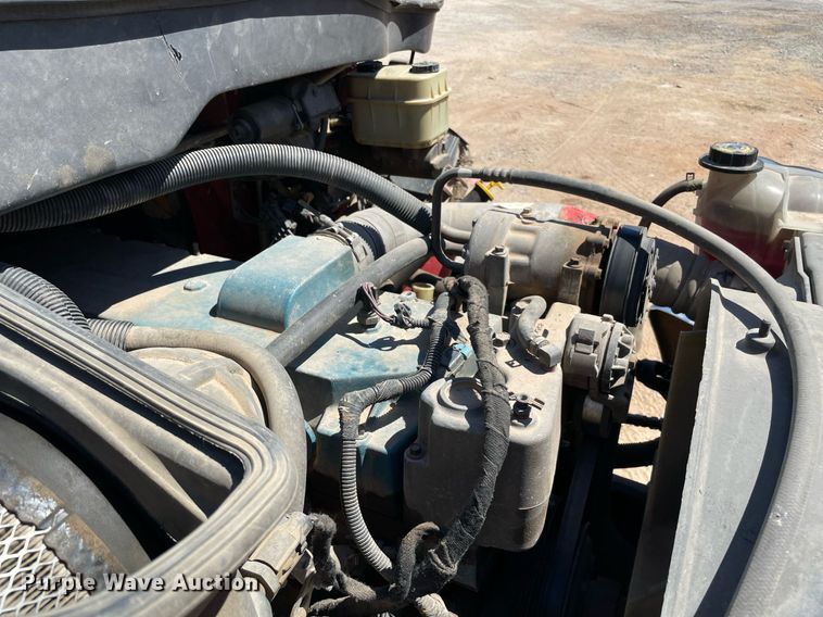 image for item MM9484 2004 International 4300  flatbed truck