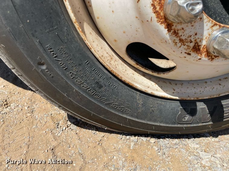 image for item MM9484 2004 International 4300  flatbed truck