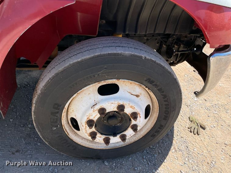 image for item MM9484 2004 International 4300  flatbed truck