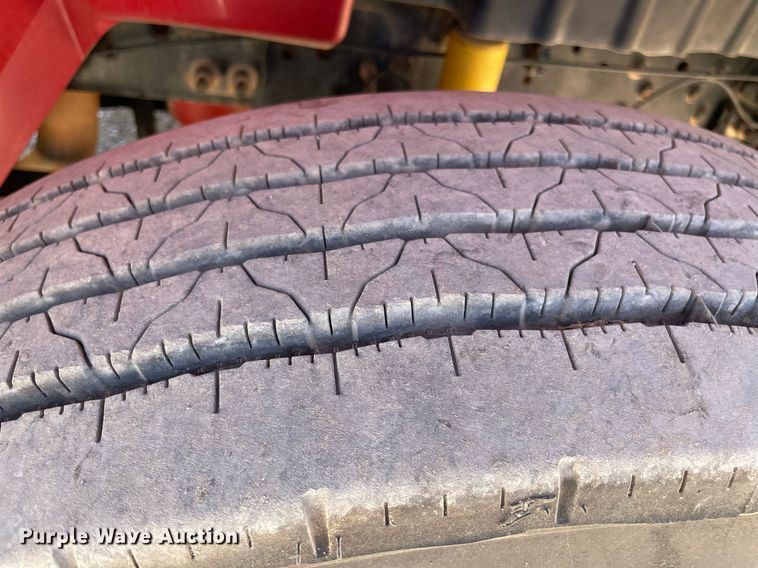 image for item MM9484 2004 International 4300  flatbed truck