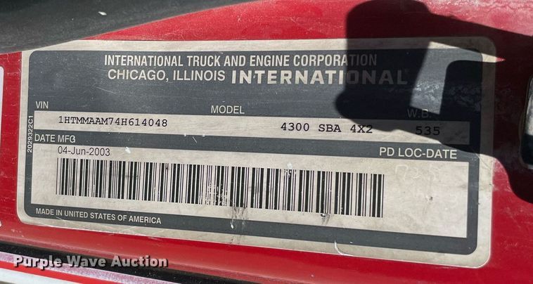 image for item MM9484 2004 International 4300  flatbed truck
