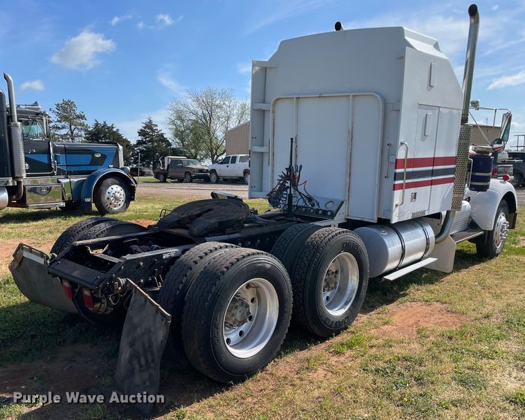 image for item MM9492 1981 Kenworth W900  semi truck