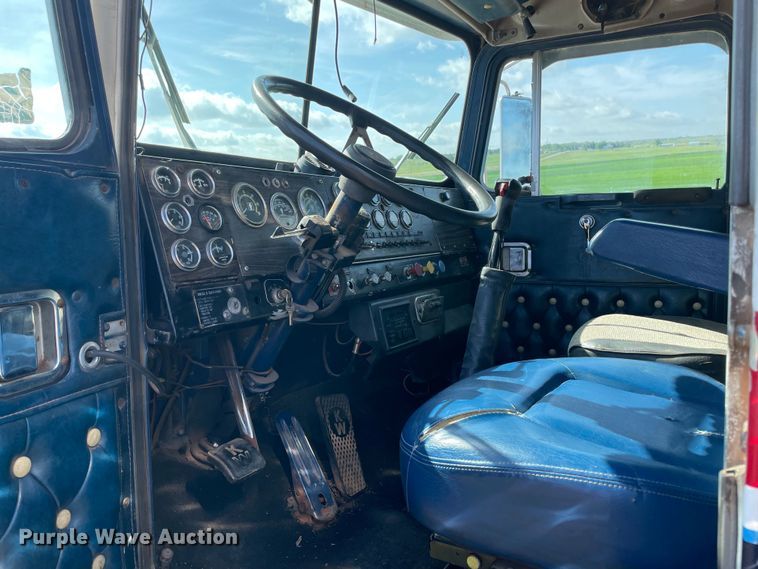 image for item MM9492 1981 Kenworth W900  semi truck