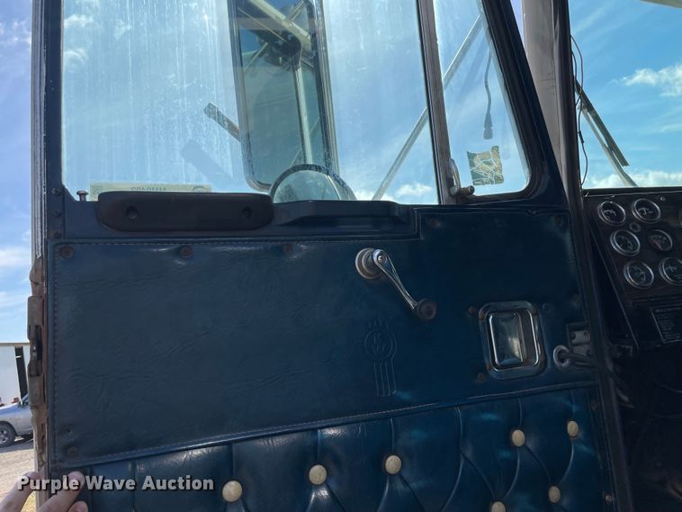 image for item MM9492 1981 Kenworth W900  semi truck