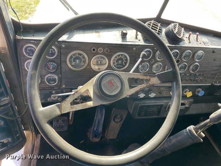 image for item MM9492 1981 Kenworth W900  semi truck