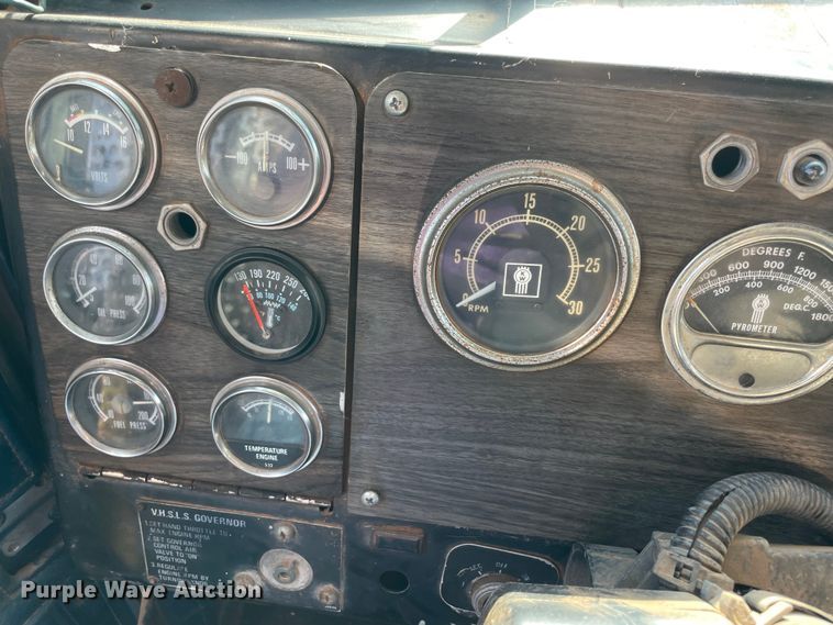 image for item MM9492 1981 Kenworth W900  semi truck