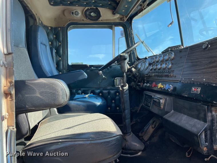 image for item MM9492 1981 Kenworth W900  semi truck