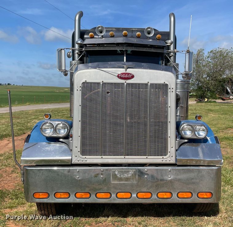 image for item MM9493 1982 Peterbilt 359  semi truck
