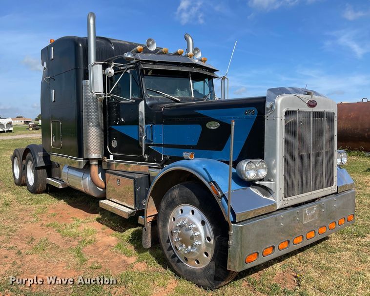 image for item MM9493 1982 Peterbilt 359  semi truck