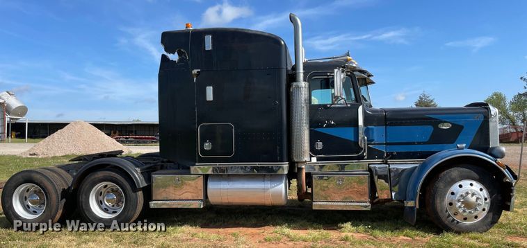 image for item MM9493 1982 Peterbilt 359  semi truck