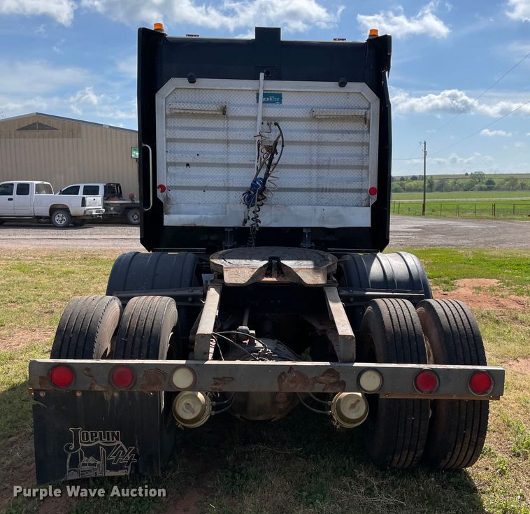 image for item MM9493 1982 Peterbilt 359  semi truck