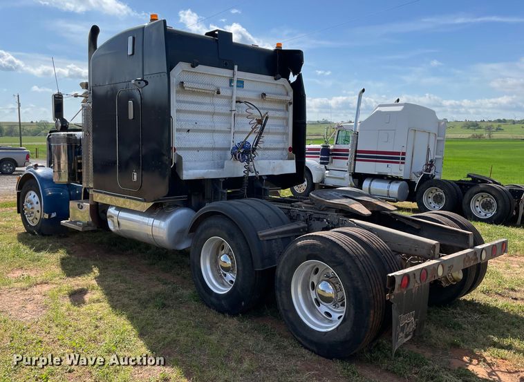 image for item MM9493 1982 Peterbilt 359  semi truck