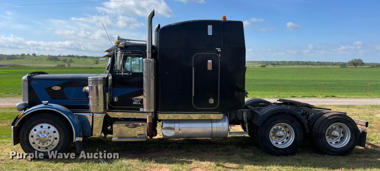 image for item MM9493 1982 Peterbilt 359  semi truck
