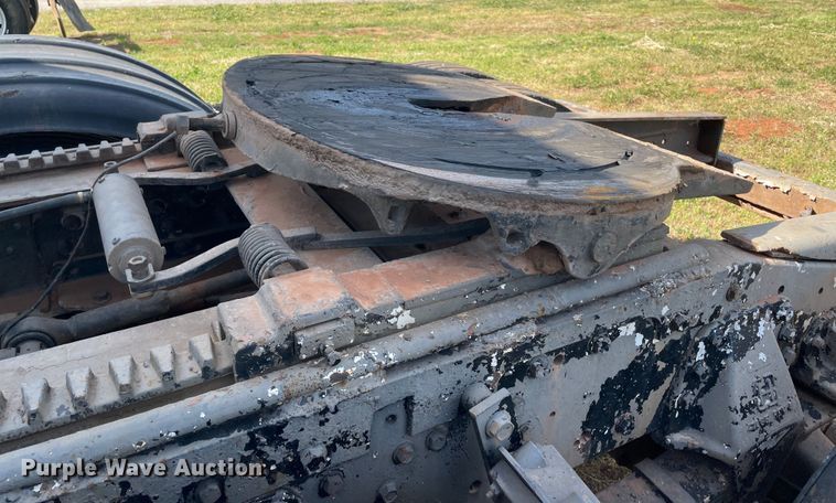 image for item MM9493 1982 Peterbilt 359  semi truck