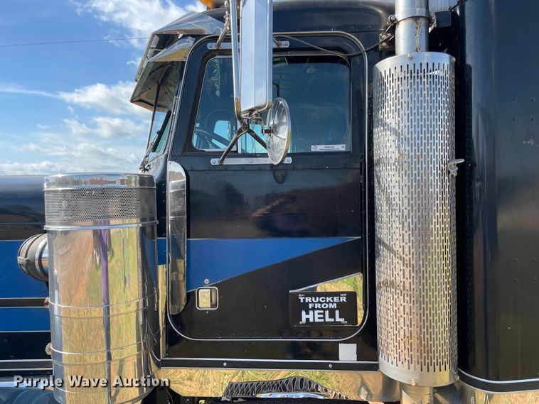 image for item MM9493 1982 Peterbilt 359  semi truck