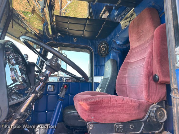 image for item MM9493 1982 Peterbilt 359  semi truck