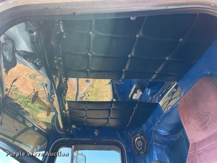 image for item MM9493 1982 Peterbilt 359  semi truck