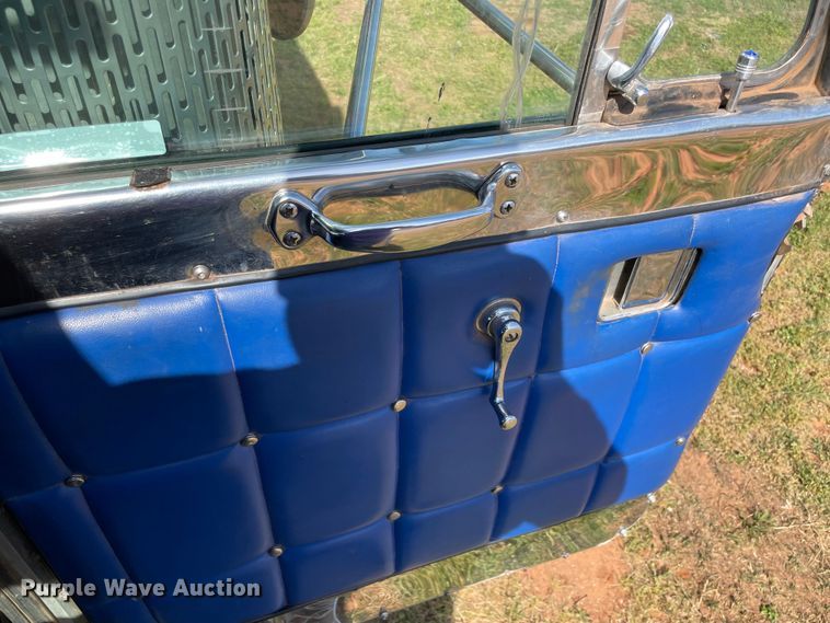 image for item MM9493 1982 Peterbilt 359  semi truck