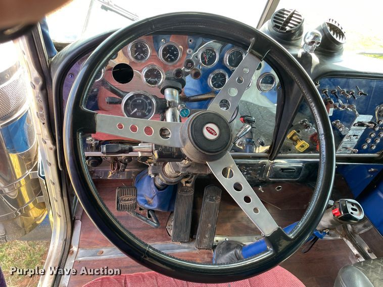 image for item MM9493 1982 Peterbilt 359  semi truck