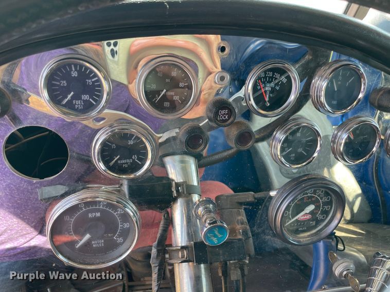 image for item MM9493 1982 Peterbilt 359  semi truck