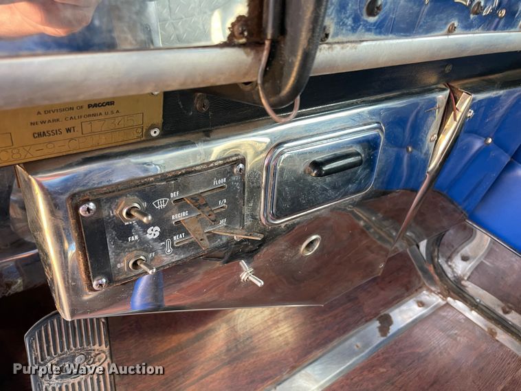 image for item MM9493 1982 Peterbilt 359  semi truck