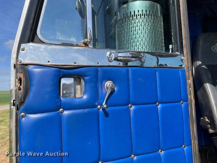 image for item MM9493 1982 Peterbilt 359  semi truck