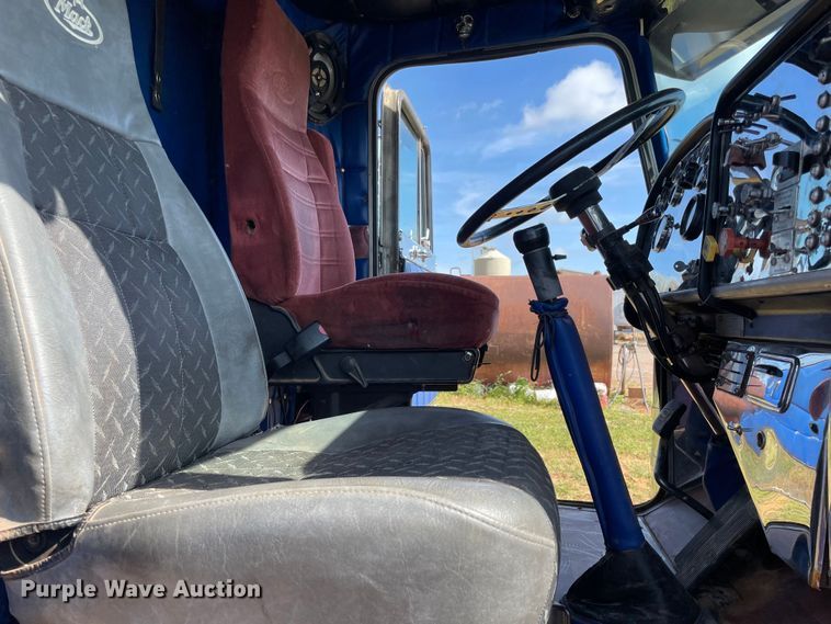 image for item MM9493 1982 Peterbilt 359  semi truck