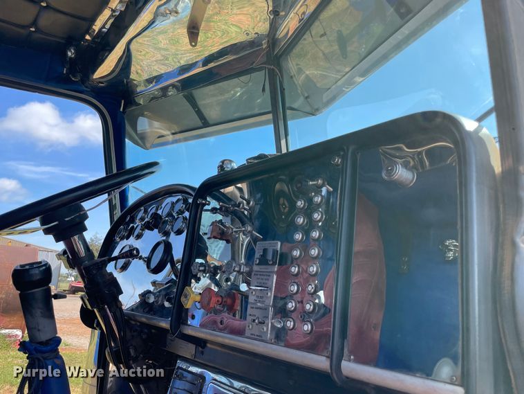 image for item MM9493 1982 Peterbilt 359  semi truck