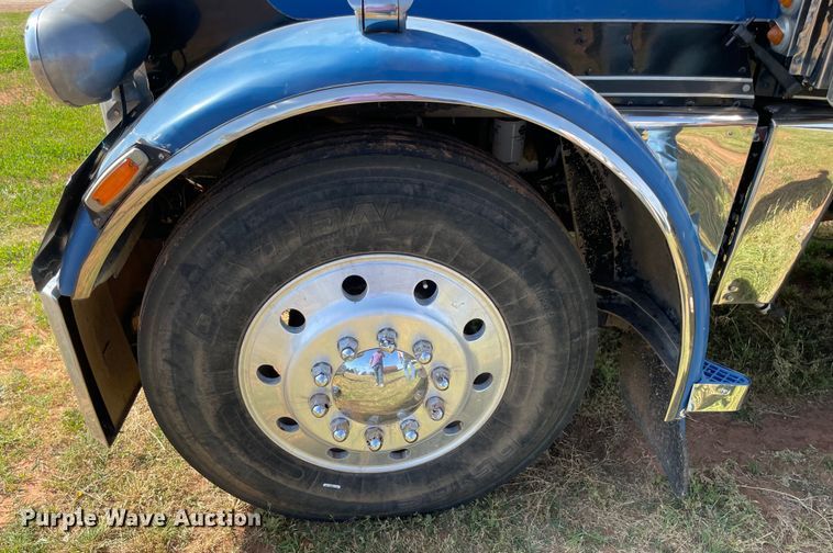 image for item MM9493 1982 Peterbilt 359  semi truck