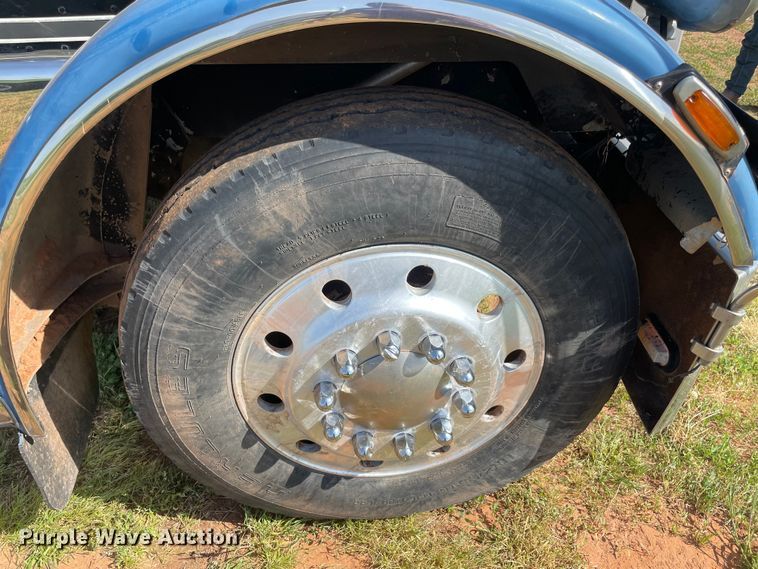 image for item MM9493 1982 Peterbilt 359  semi truck