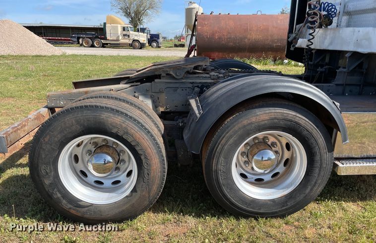 image for item MM9493 1982 Peterbilt 359  semi truck