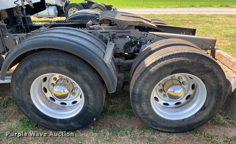 image for item MM9493 1982 Peterbilt 359  semi truck